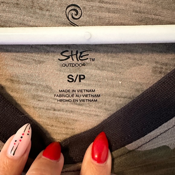 🎈🎈Host Pick🎈🎈 She Outdoor ladies camo top - Picture 2 of 3